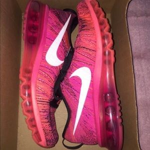 Nike women’s flyknit max